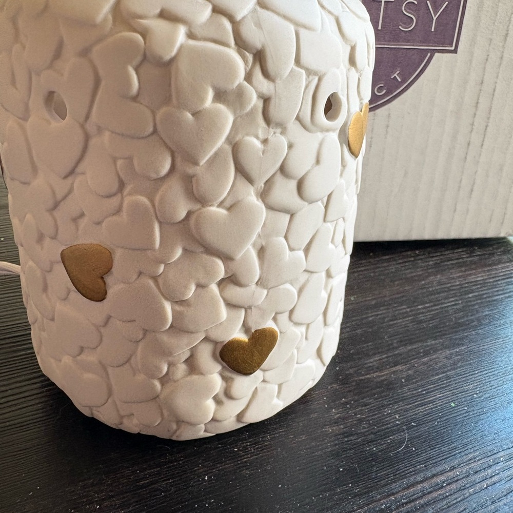 Heart Patterned white and Gold Scentsy
